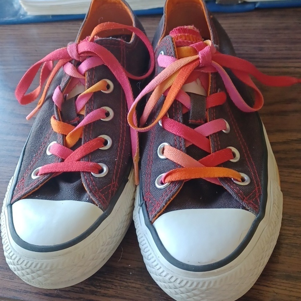 Converse Black and Pink SZ 6, multicolor tongues